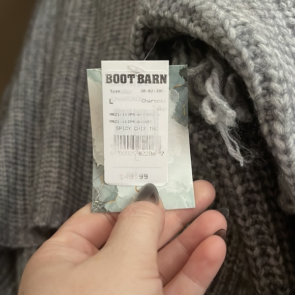 Cute knitted, fringe sweater. - Picture 3 of 3